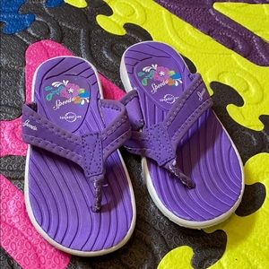 Speedo purple flip flops